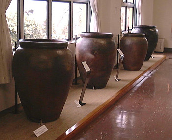 King-sized kame jars