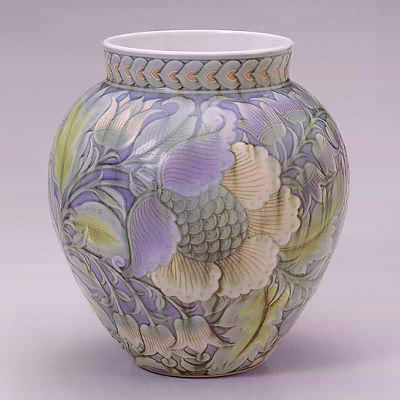 Itaya Hazan floral vase
