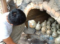 Tsujimura Kai unloading the kiln